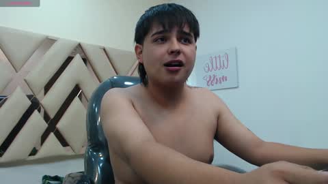 Snapshot of andrewsmile_ chatting on January 12, 2025, 1:48 pm ANDREW online show from January 12, 2025, 1:48 pm