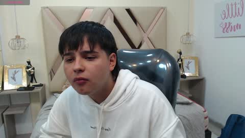 Snapshot of andrewsmile_ chatting on January 13, 2025, 2:11 pm ANDREW online show from January 13, 2025, 2:11 pm