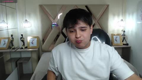 Snapshot of andrewsmile_ chatting on January 25, 2025, 1:19 pm ANDREW online show from January 25, 2025, 1:19 pm