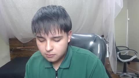 Snapshot of andrewsmile_ chatting on February 2, 2025, 12:57 pm ANDREW online show from February 2, 2025, 12:57 pm