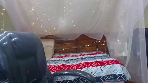 Snapshot of andrewsmile_ chatting on February 6, 2025, 12:16 pm ANDREW online show from February 6, 2025, 12:16 pm