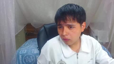 Snapshot of andrewsmile_ chatting on February 20, 2025, 12:04 pm ANDREW online show from February 20, 2025, 12:04 pm