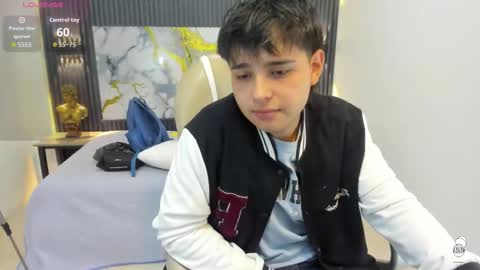 Snapshot of andrewsmile_ chatting on September 18, 2025, 1:13 pm ANDREW online show from September 18, 2025, 1:13 pm