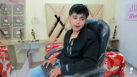 Snapshot of andrewsmile_ chatting on September 19, 2025, 12:50 pm ANDREW online show from September 19, 2025, 12:50 pm