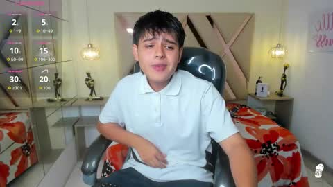 Snapshot of andrewsmile_ chatting on September 20, 2025, 12:39 pm ANDREW online show from September 20, 2025, 12:39 pm