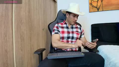 Snapshot of andrewstelee chatting on April 15, 2026, 2:40 am andrewstelee online show from April 15, 2026, 2:40 am