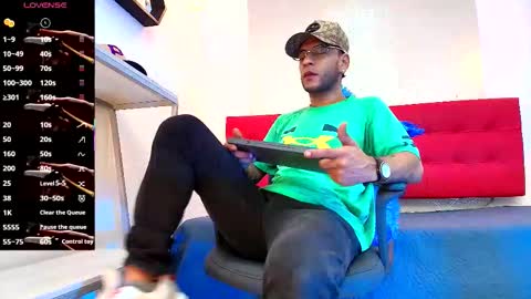 Snapshot of andrey_u92 chatting on October 19, 2025, 9:59 pm   online show from October 19, 2025, 9:59 pm