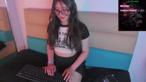 Snapshot of andromeda_blue__ chatting on December 16, 2024, 7:32 pm online show from December 16, 2024, 7:32 pm