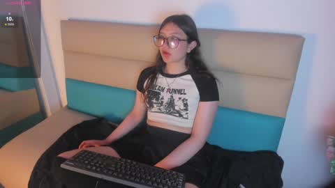 Snapshot of andromeda_blue__ chatting on December 17, 2024, 1:39 am online show from December 17, 2024, 1:39 am