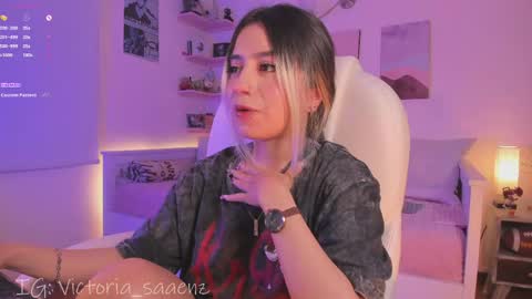 Victoria Senz  online show from May 8, 2026, 3:39 pm
