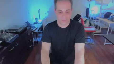 Snapshot of andy0pandi chatting on October 3, 2025, 7:11 pm Andrew online show from October 3, 2025, 7:11 pm