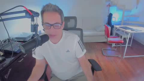 Andrew online show from December 19, 2025, 6:04 pm