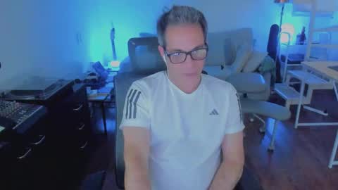 Snapshot of andy0pandi chatting on March 6, 2026, 4:42 am Andrew online show from March 6, 2026, 4:42 am