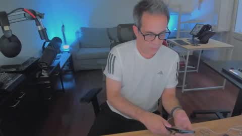 Snapshot of andy0pandi chatting on March 6, 2026, 8:38 pm Andrew online show from March 6, 2026, 8:38 pm