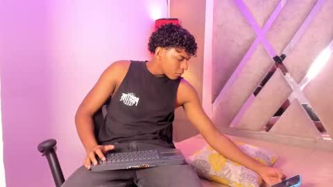 Snapshot of andy_jones7 chatting on October 1, 2025, 3:23 am andy_jones7 online show from October 1, 2025, 3:23 am