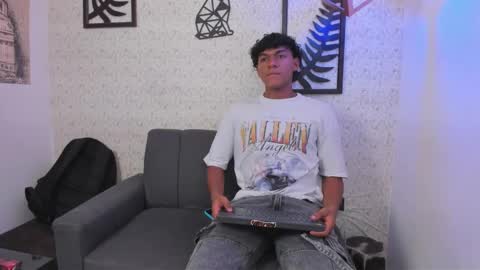 Snapshot of andy_jones7 chatting on October 3, 2025, 7:33 pm andy_jones7 online show from October 3, 2025, 7:33 pm