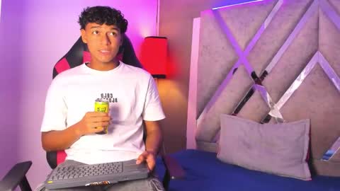 Snapshot of andy_jones7 chatting on October 12, 2025, 3:27 am andy_jones7 online show from October 12, 2025, 3:27 am