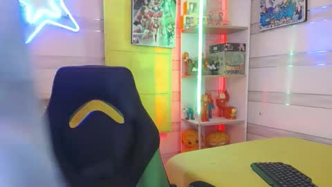 Snapshot of andy_staar18 chatting on October 13, 2025, 12:05 pm andy online show from October 13, 2025, 12:05 pm