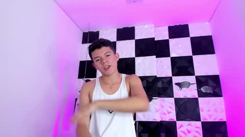 Snapshot of andyfame11 chatting on October 28, 2025, 7:05 pm andyfame11 online show from October 28, 2025, 7:05 pm