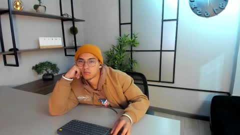 Andy Joy  online show from November 12, 2025, 11:32 am