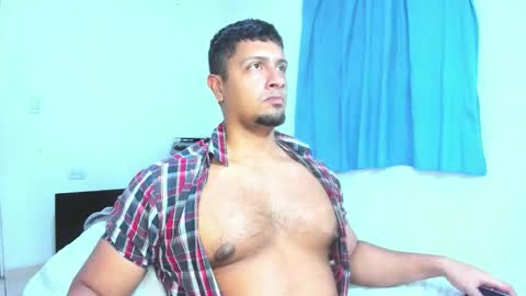 Snapshot of andylemonda chatting on November 18, 2025, 2:17 am andylemonda online show from November 18, 2025, 2:17 am