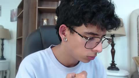andyxibrat online show from May 5, 2026, 7:11 pm