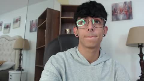 andyxibrat online show from May 7, 2026, 11:48 am
