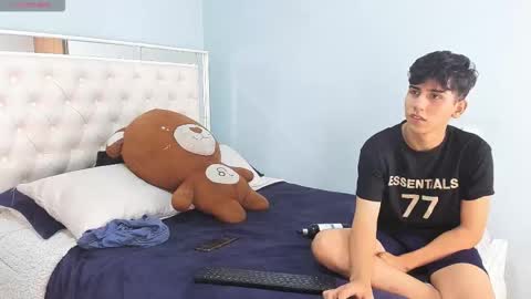 Snapshot of andyy_big_cock chatting on October 18, 2025, 10:32 pm Andy online show from October 18, 2025, 10:32 pm