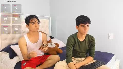 Snapshot of andyy_big_cock chatting on October 26, 2025, 1:33 am Andy online show from October 26, 2025, 1:33 am