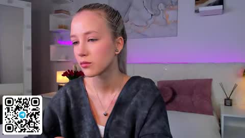 Snapshot of anellyball_ chatting on February 16, 2026, 9:49 am Anelly online show from February 16, 2026, 9:49 am