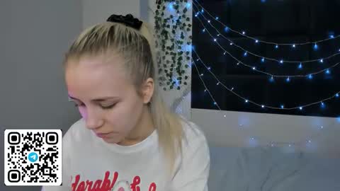 Snapshot of anellyball_ chatting on March 15, 2026, 10:21 am Anelly online show from March 15, 2026, 10:21 am