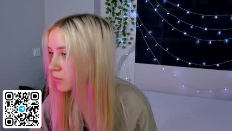 Snapshot of anellyball_ chatting on March 16, 2026, 9:57 am Anelly online show from March 16, 2026, 9:57 am