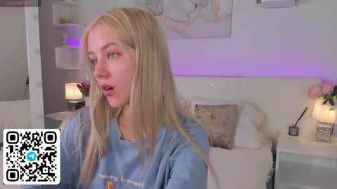 Snapshot of anellyball_ chatting on April 1, 2026, 9:54 am Anelly online show from April 1, 2026, 9:54 am