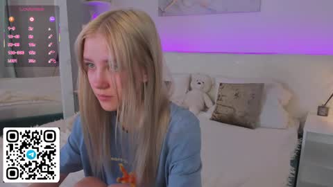 Snapshot of anellyball_ chatting on April 1, 2026, 1:41 pm Anelly online show from April 1, 2026, 1:41 pm