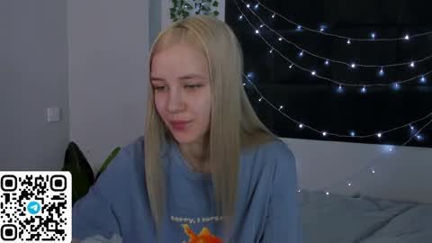 Snapshot of anellyball_ chatting on April 2, 2026, 9:29 am Anelly online show from April 2, 2026, 9:29 am