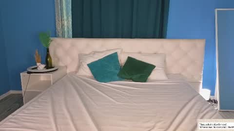 Snapshot of anellyball_ chatting on June 24, 2026, 1:04 am Anelly online show from June 24, 2026, 1:04 am