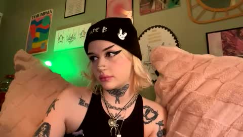 Snapshot of ang3lmorgu3 chatting on December 22, 2025, 7:11 pm ang3lmorgu3 online show from December 22, 2025, 7:11 pm