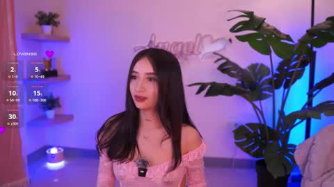 Snapshot of angeeel_ chatting on September 17, 2025, 3:30 am Angel online show from September 17, 2025, 3:30 am