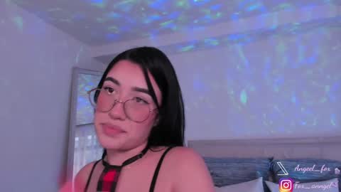 Snapshot of angeel_fox chatting on December 5, 2024, 10:01 pm Angel  online show from December 5, 2024, 10:01 pm