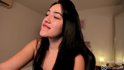 Snapshot of angeel_fox chatting on January 26, 2025, 10:12 am Angel  online show from January 26, 2025, 10:12 am