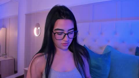 Snapshot of angeel_fox chatting on October 18, 2025, 4:26 am Angel  online show from October 18, 2025, 4:26 am