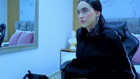 Snapshot of angel__kiss chatting on October 26, 2025, 11:38 am angel__kiss online show from October 26, 2025, 11:38 am