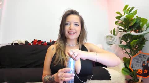 Snapshot of angel__vibe chatting on October 20, 2025, 7:58 pm angel__vibe online show from October 20, 2025, 7:58 pm