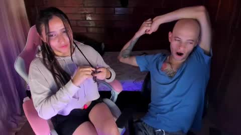 Snapshot of angel_and_yessi chatting on February 19, 2025, 11:14 pm Angel y Yessi online show from February 19, 2025, 11:14 pm