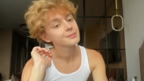 Snapshot of angel_andreww chatting on May 13, 2026, 10:23 am angel_andreww online show from May 13, 2026, 10:23 am