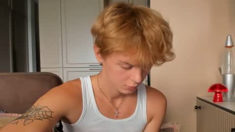 Snapshot of angel_andreww chatting on June 16, 2026, 9:01 am angel_andreww online show from June 16, 2026, 9:01 am