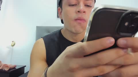 Angel Cuervo online show from December 8, 2024, 1:03 pm