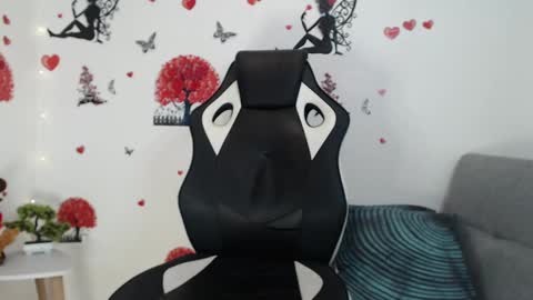 Angel Curl online show from February 12, 2025, 4:11 pm