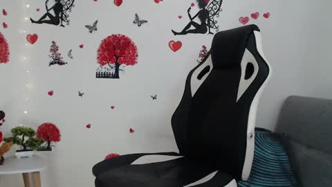 Angel Curl online show from February 12, 2025, 7:13 pm