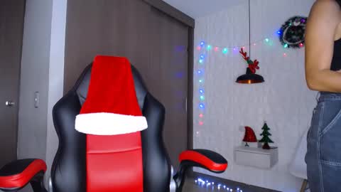Angel online show from December 4, 2024, 5:33 pm